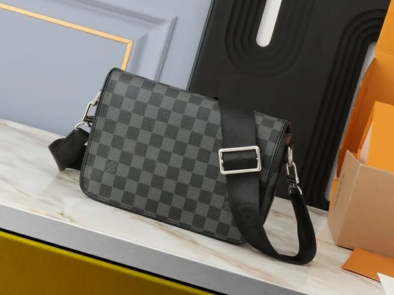 louis vuitton aaa homme mini sac a main s_124a071